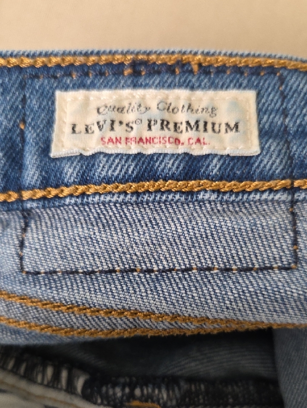 Levi's 32 Waist Wedgie Style / High Rise/ Loose In Legs - Picture 8 of 8